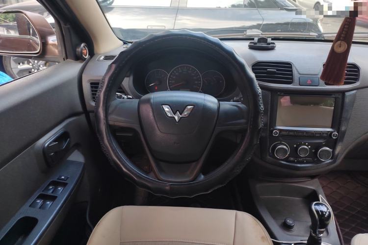Used Wuling Hongguang 2015 1.5L S Base Model China IV Steering Wheel