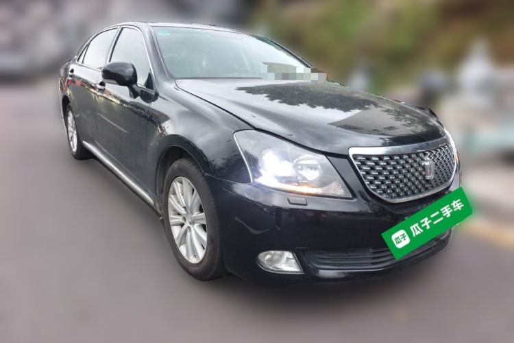 Used Toyota Crown 2011 2.5L Royal Special Edition with Leather and Sunroof
