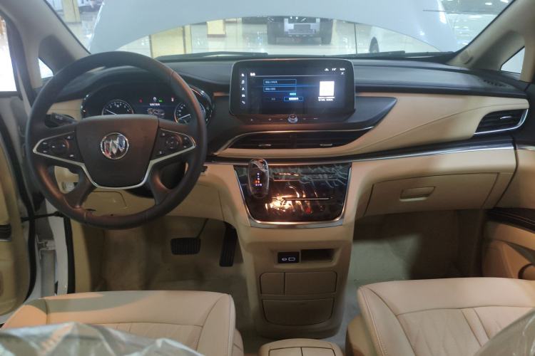 Used Buick GL8 2023 Facelifted Land Cruiser Executive Luxury Version