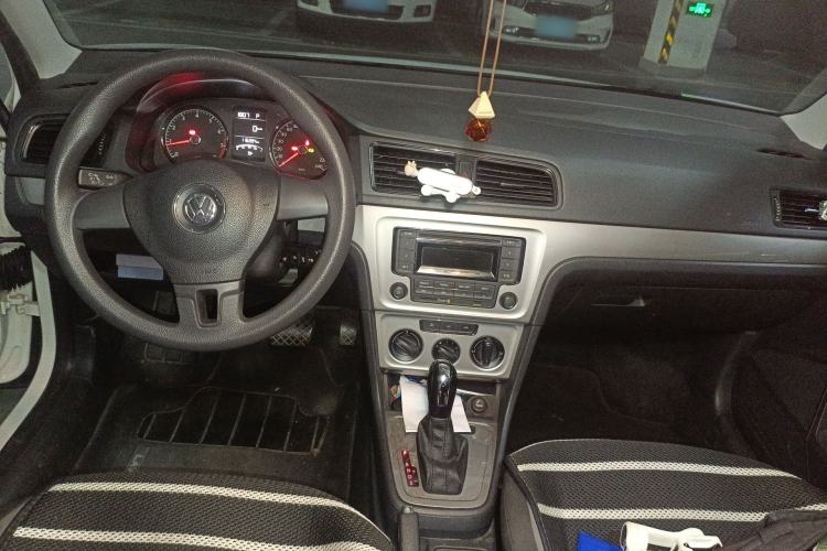 Used Volkswagen Gran Lavida 2013 1.6L Automatic Fashion Model