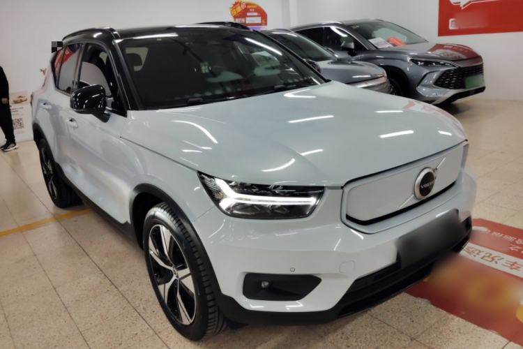 Used Volvo XC40 New Energy 2022 Four-Wheel Drive High-Performance Version Front Right 45 Deg