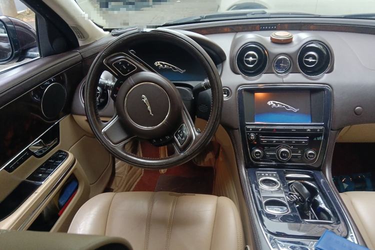 Used Jaguar XJ 2011 XJL 3.0 Panoramic Business Edition Steering Wheel