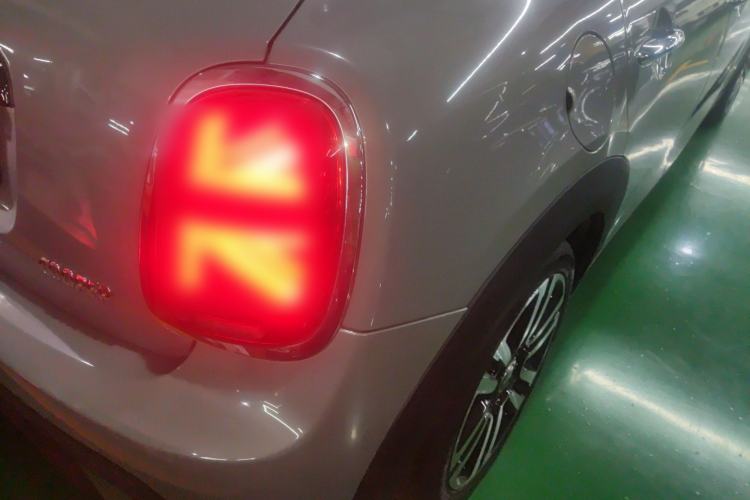 Used MINI MINI 2022 Updated 1.5T COOPER Artist Five-Door Edition
