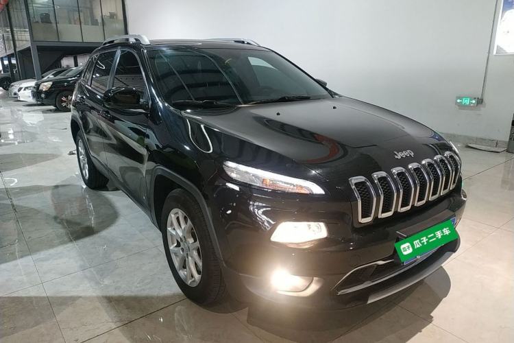 Used Jeep Cherokee 2017 2.0L Superior Edition
