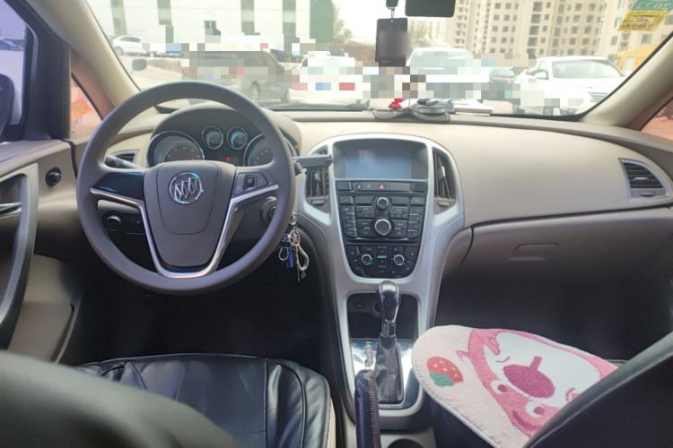 Used Buick GT 2013 GT 1.6L Automatic Fashion Edition Center Console