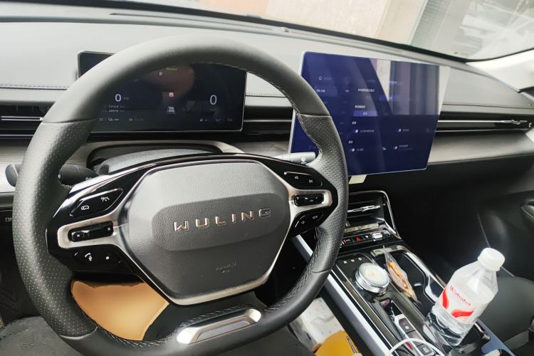 Used Wuling Xingguang 2024 Co-Creation Edition 150 Flagship Model Center Console