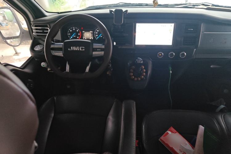 Used JMC Fushun 2022 2.0T Manual Multi-Function Passenger Vehicle Short Wheelbase Low Roof 6-Seater Center Console