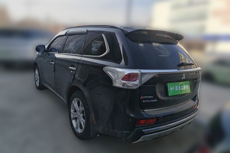 Used Mitsubishi Outlander 2013 2.4L 4x4 Luxury Navigation Edition 5 Seats Rear Left 45 Deg