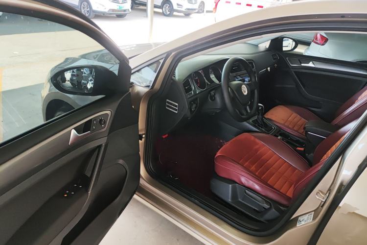 Used Volkswagen Golf 2016 1.6L Automatic Fashion Model Driver Seat