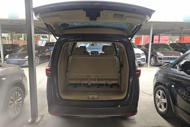 Used Buick GL8 2023 Facelifted Land Cruiser Executive Luxury Version
