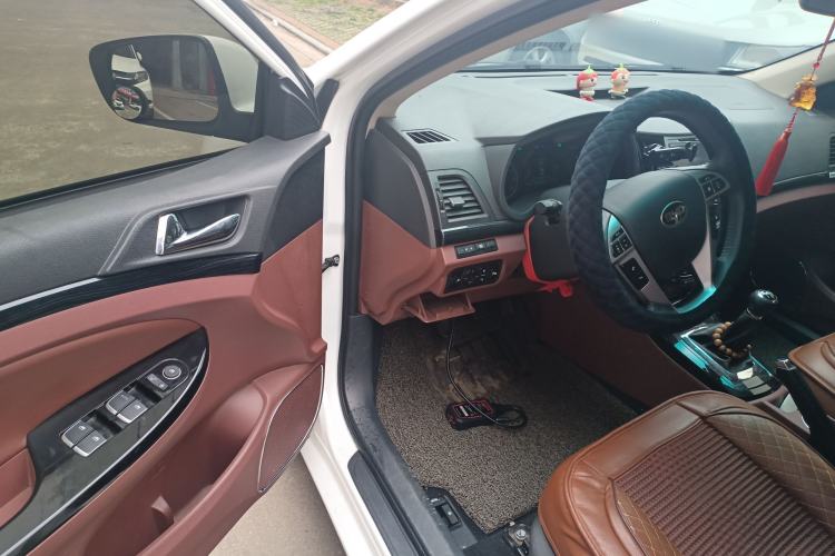 Used BYD Surui 2015 Revised Version 1.5L Manual Luxury Edition
