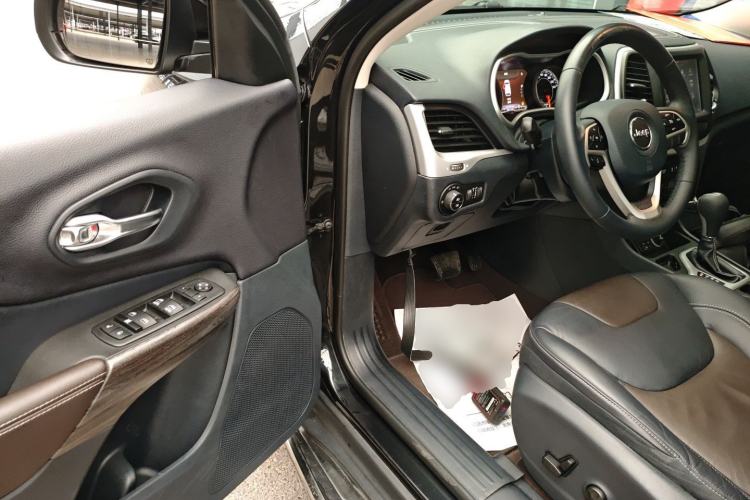 Used Jeep Cherokee 2017 2.0L Superior Edition