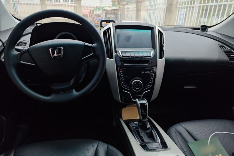 Used Luxgen U6 SUV 2016 1.8T Style Value Model Center Console