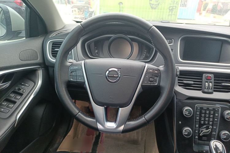 Used Volvo V40 2017 T3 Zhiyi Edition