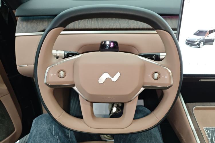 Used ONVO Luxeed L90 2025 Model—Max Six-Seater Version Steering Wheel