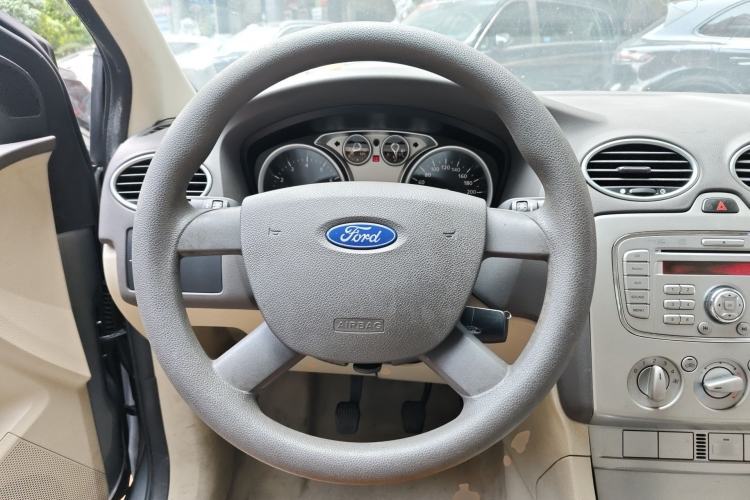 Used Ford Focus 2011 Sedan 1.8L Manual Comfort Model Steering Wheel