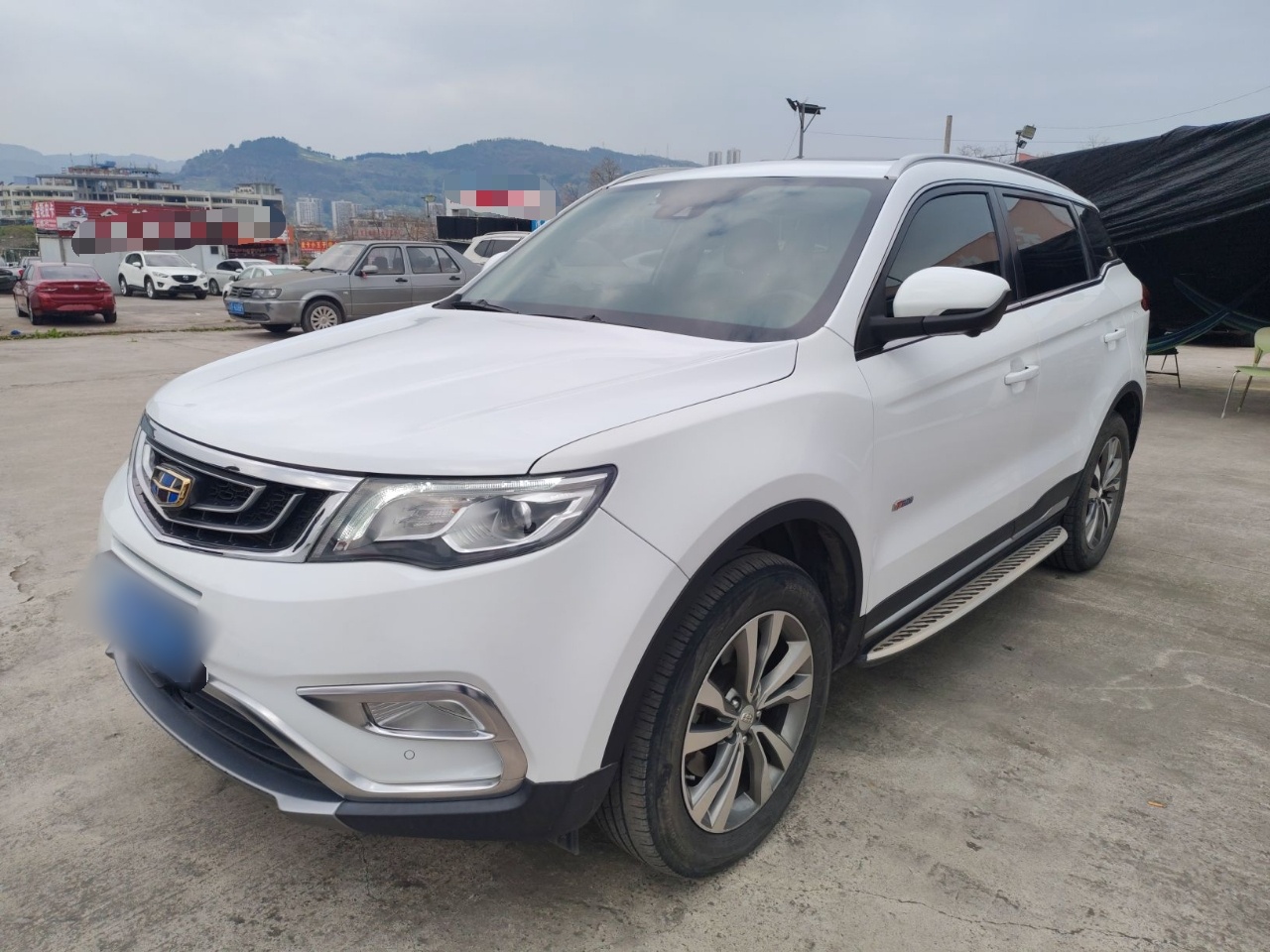 تحت مقدمة السيارة