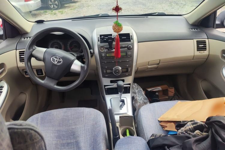 Used Toyota Corolla 2011 1.8L CVT GL-i Center Console