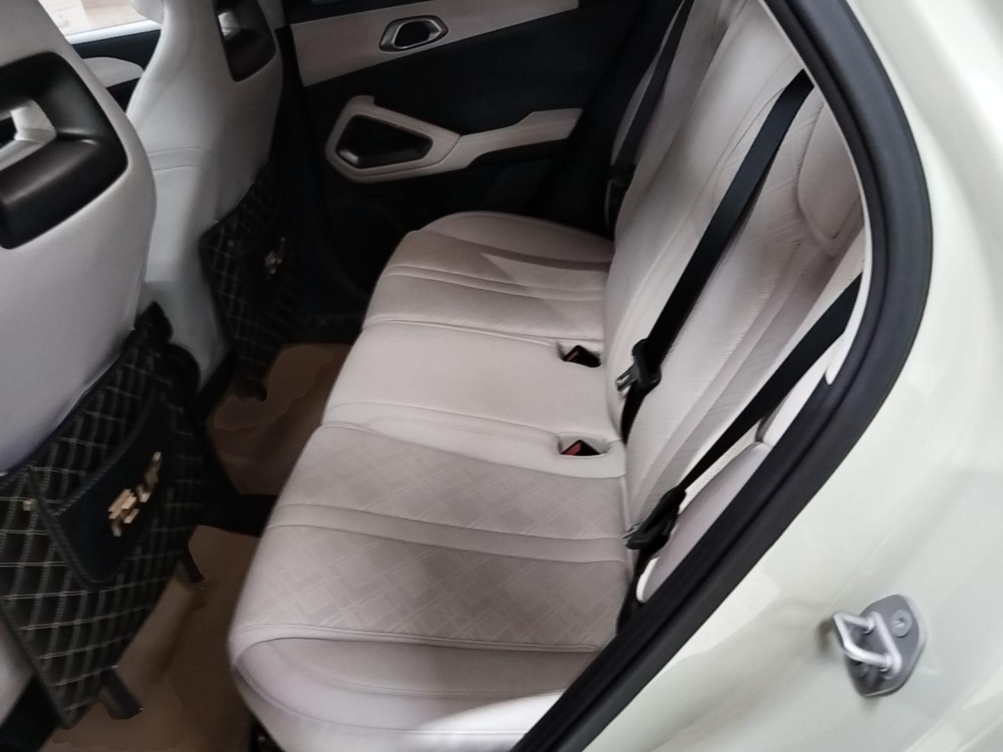 BYD Yuan UP 2024 401KM Leading Edition — снимка 20