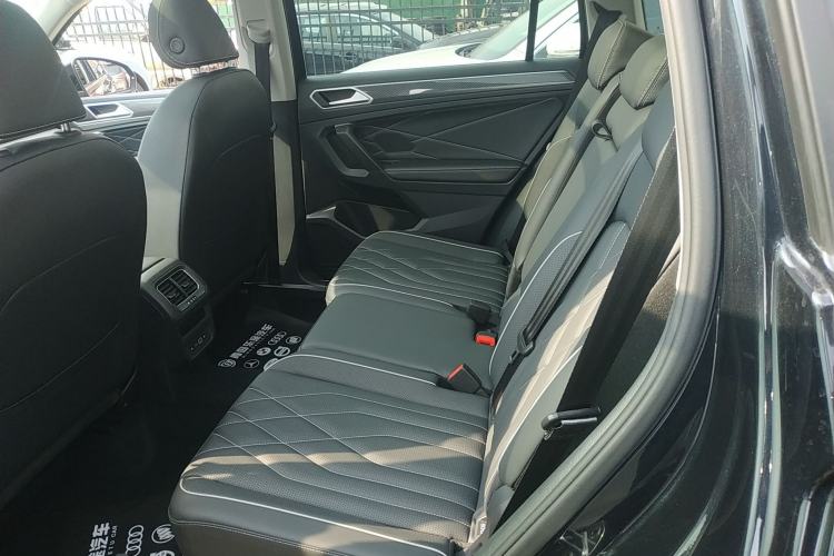 Used Volkswagen Tiguan L 2024 330TSI Automatic Two-Wheel Drive R-Line Enhanced Edition Left Rear Seat