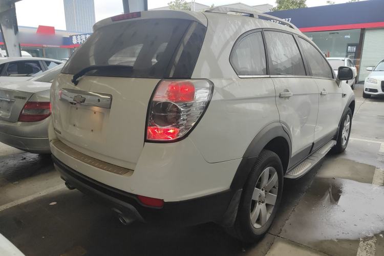 Used Chevrolet Captiva 2014 2.4L Two-Wheel Drive Urban Version 7 Seats Rear Right 45 Deg