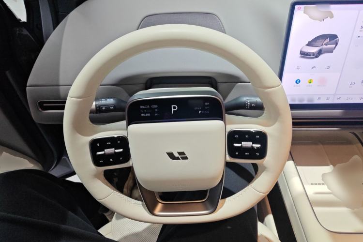 Used Li Auto i6 2025 Model Two-Wheel-Drive Standard Type
