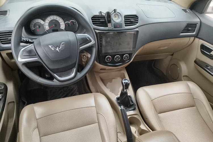 Used Wuling Hongguang 2015 1.5L S Base Model China IV Center Console