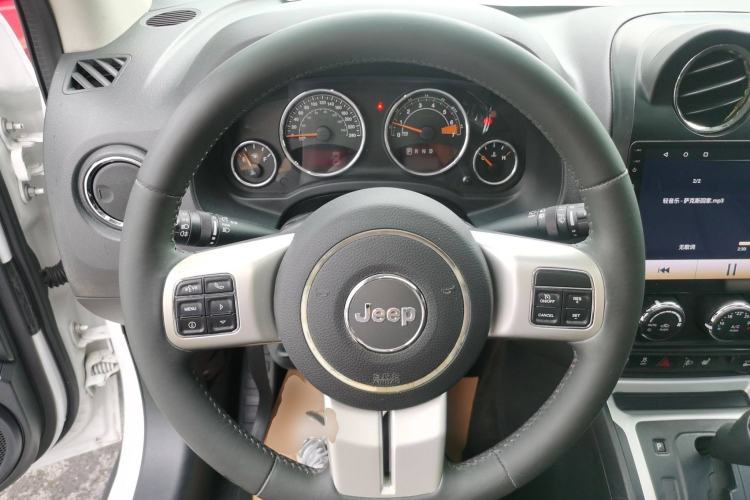 Used Jeep Compass 2015 2.0L Two-Wheel Drive Luxury Edition