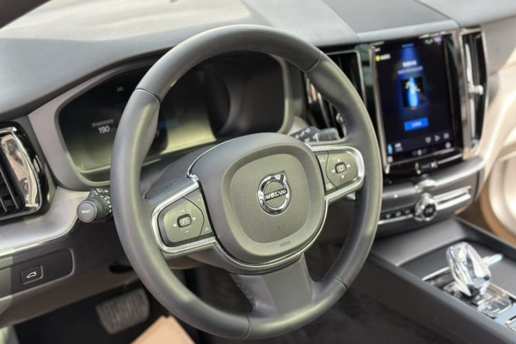 Used Volvo XC60 2023 B5 4x4 Smart Luxury Edition
