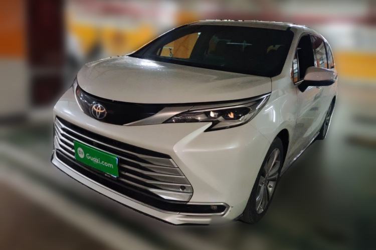 Used Toyota Sienna 2023 2.5L Hybrid Platinum Edition