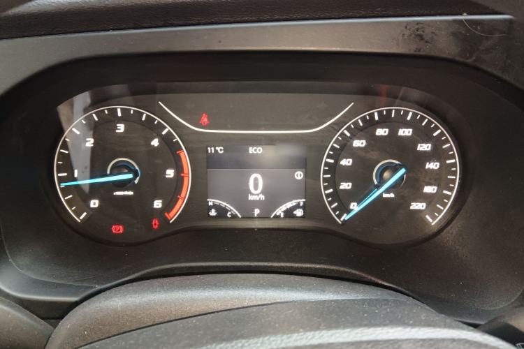 Used JMC Fushun 2023 2.0T Automatic Short-Wheelbase Low-Roof Commercial Van 2/3 Seats with Dual-Opening Tailgate