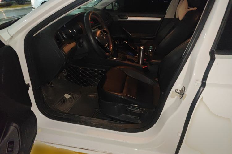 Used Volkswagen Lamando 2015 230TSI Manual Trend Edition
