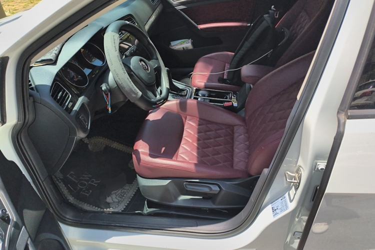 Used Volkswagen Golf 2018 1.6L Automatic Fashion Model
