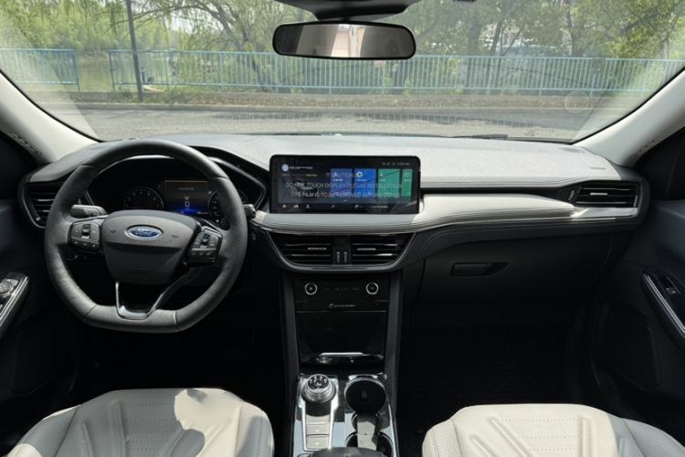 Used Ford Escape 2020 EcoBoost 245 Two-Wheel-Drive Titanium Edition Interior 10