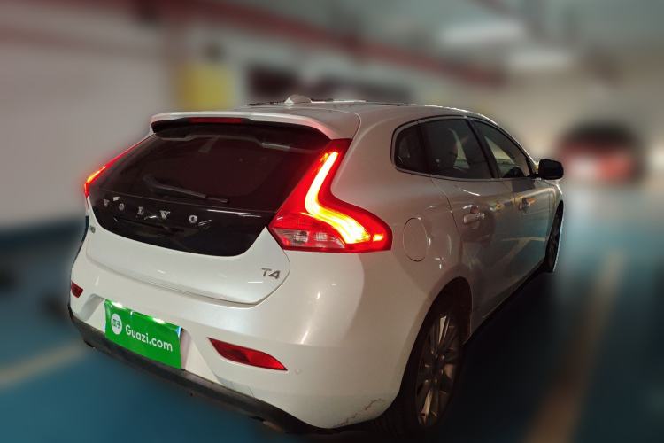 Used Volvo V40 2016 T4 Smart Luxury Edition
