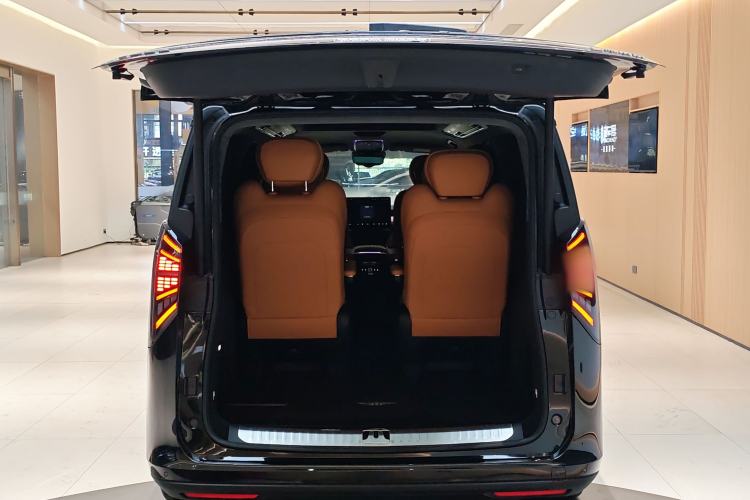 Used Geely Galaxy LEVC L380 2024 140-Degree 6-Seater All-Wheel-Drive Ultra