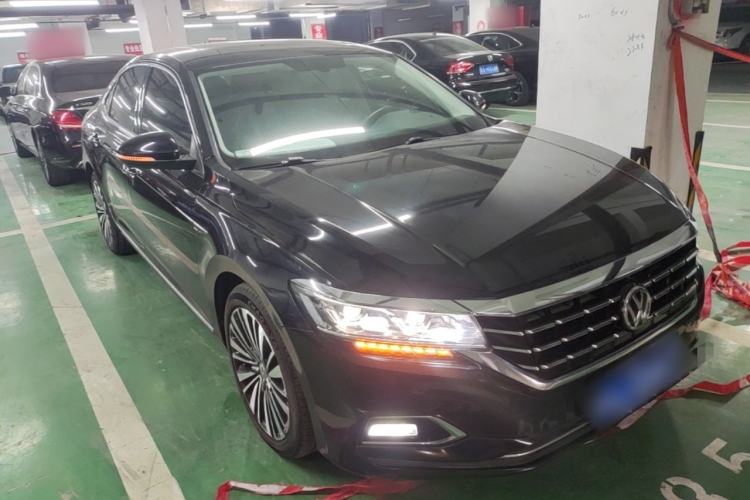 Used Volkswagen Passat 2020 330TSI Luxury Edition China VI Front Right 45 Deg