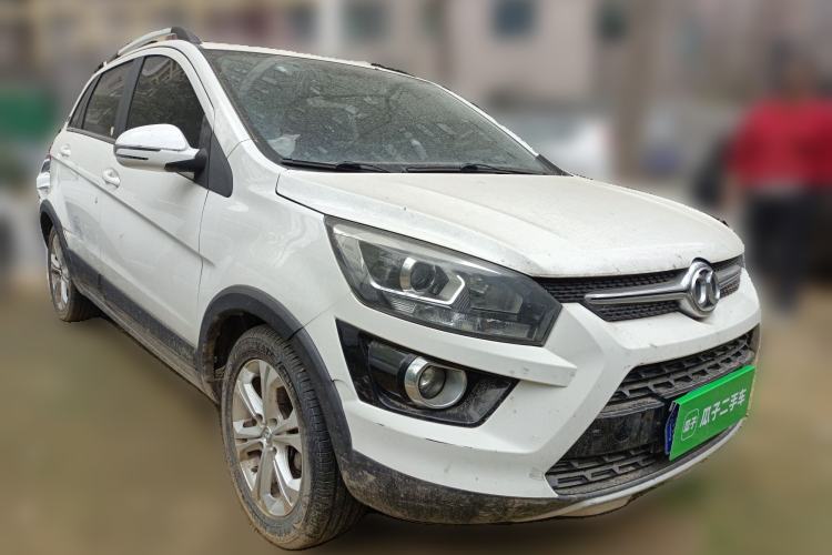 Used BAIC Senova X25 2015 1.5L manual Comfort trim level Exterior 2