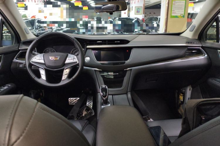 Used Cadillac XT5 2018 25T Luxury Model Center Console