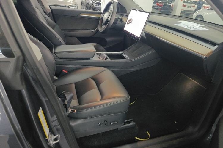 Used Tesla Model Y 2021 Long-Range All-Wheel-Drive Version