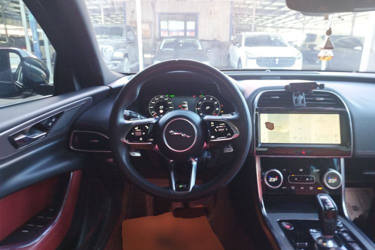 Used Jaguar XEL 2022 2.0T 250 PS R-DYNAMIC S Advanced Sport Edition Steering Wheel