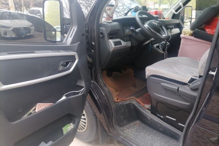 Used Dongfeng Yufeng 2023 V9+ 2.0T Manual Front-Wheel-Drive Multi-Function Mid-Roof Van with 7/8/9 Seats Driver Seat