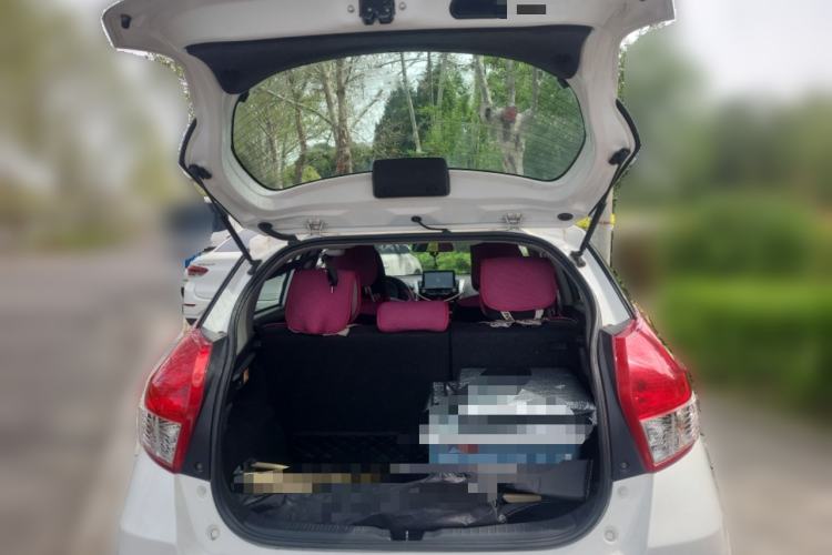 Used Toyota YARiS L Zhi Xuan 2014 1.3E Automatic Charm Edition Trunk