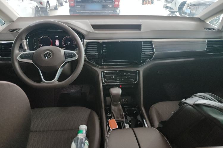 Used Volkswagen Viloran 2020 330TSI Business Edition Center Console