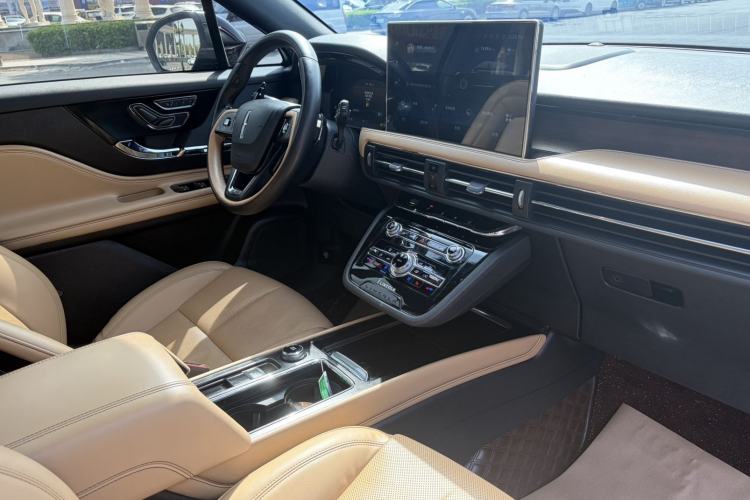 Used Lincoln Corsair 2022 2.0T Two-Wheel Drive Luxury Edition Interior 4