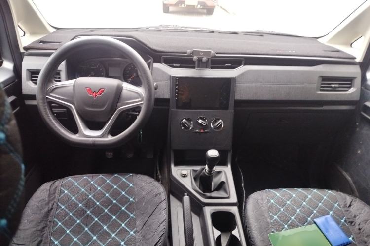 Used Wuling Zhengcheng 2022 2.0L Manual Entrepreneurial Version Center Console