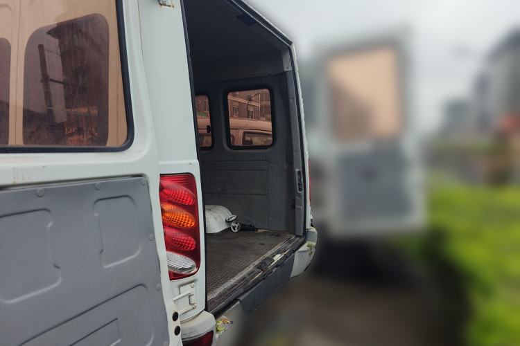 Used Iveco Power Daily 2017 2.5T Deluxe A37 Mid-Roof 6-7 Seater Bus 47Z5 Trunk