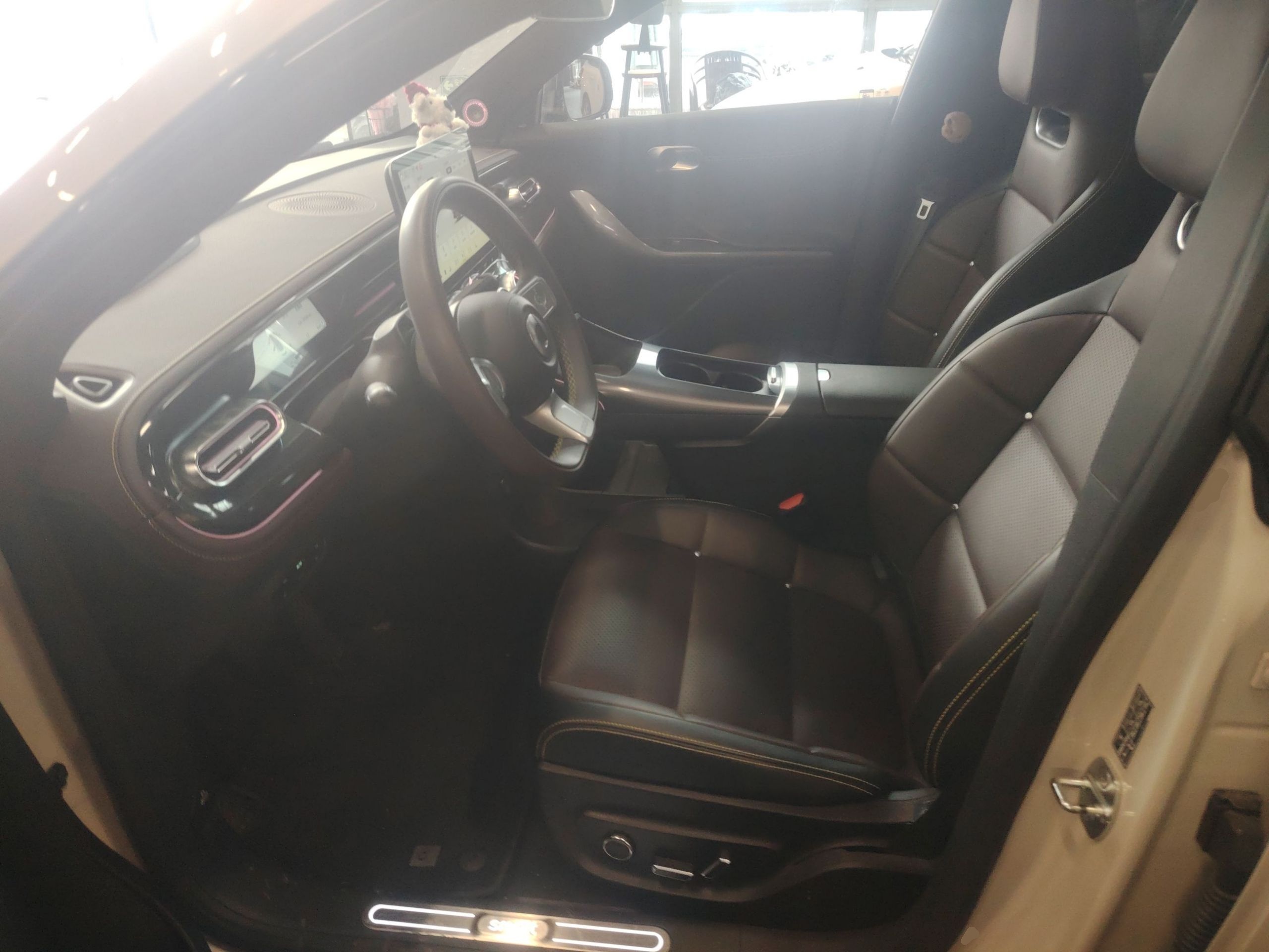 Переднее сиденье в автомобиле