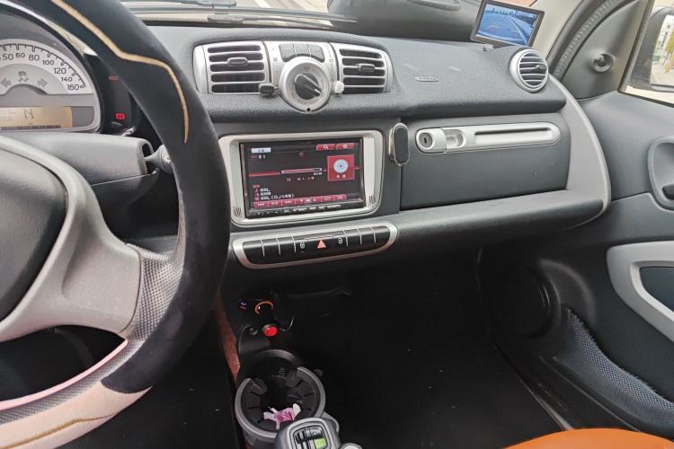 Used smart fortwo 2014 1.0 MHD Hardtop New Year Special Edition Audio And AC Panel