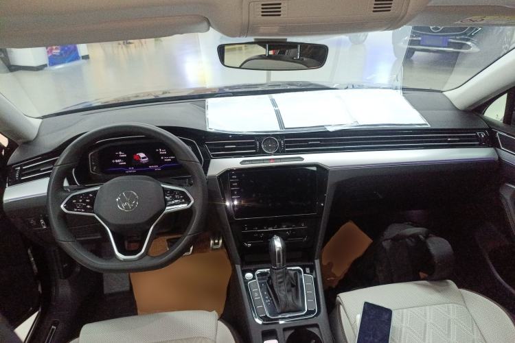 Used Volkswagen Magotan 2023 2 Million Units Commemorative Edition 330TSI DSG Luxury Version Center Console